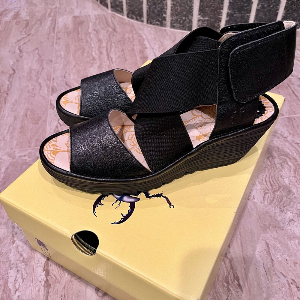 FLY LONDON, Mousse Black wedge sandal size 40 VELCRO STRAP, STRETCHY BAND